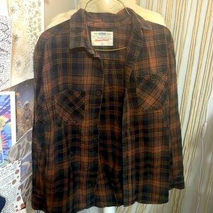 Men’s flannel size small